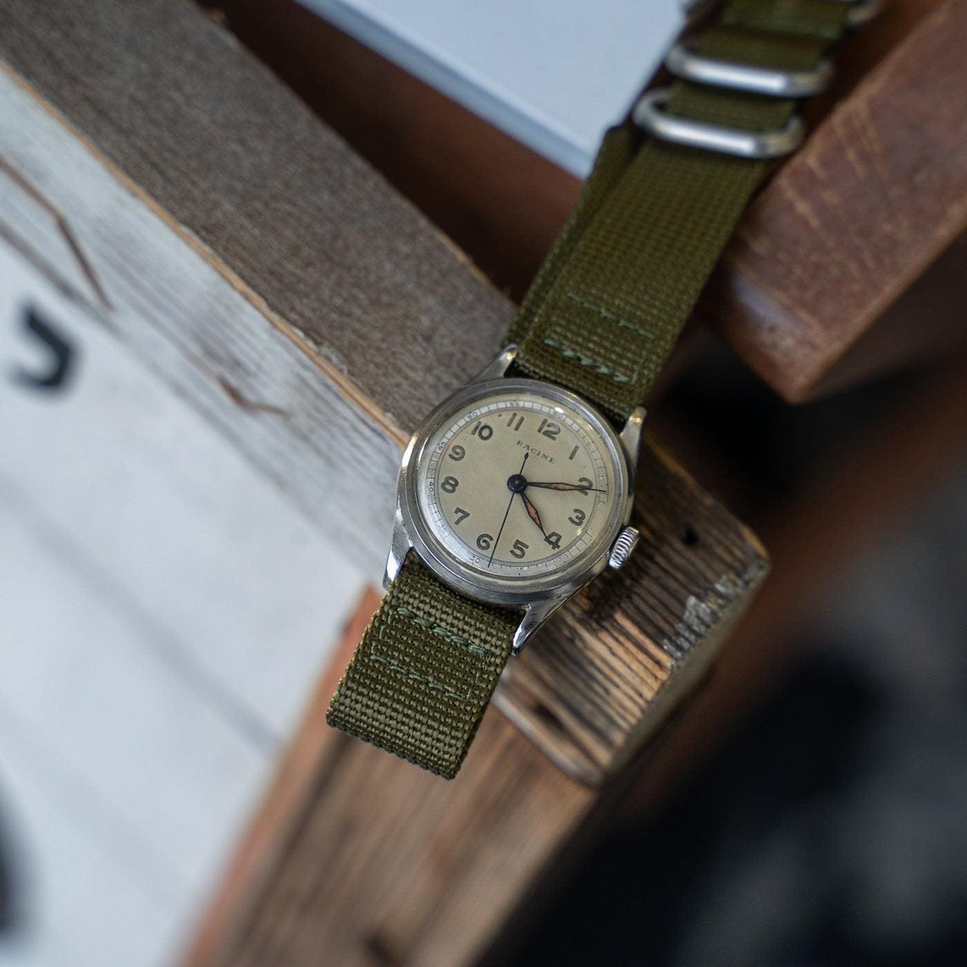 RACINE (GALLET) Military-Style Round 1940s - Arbitro