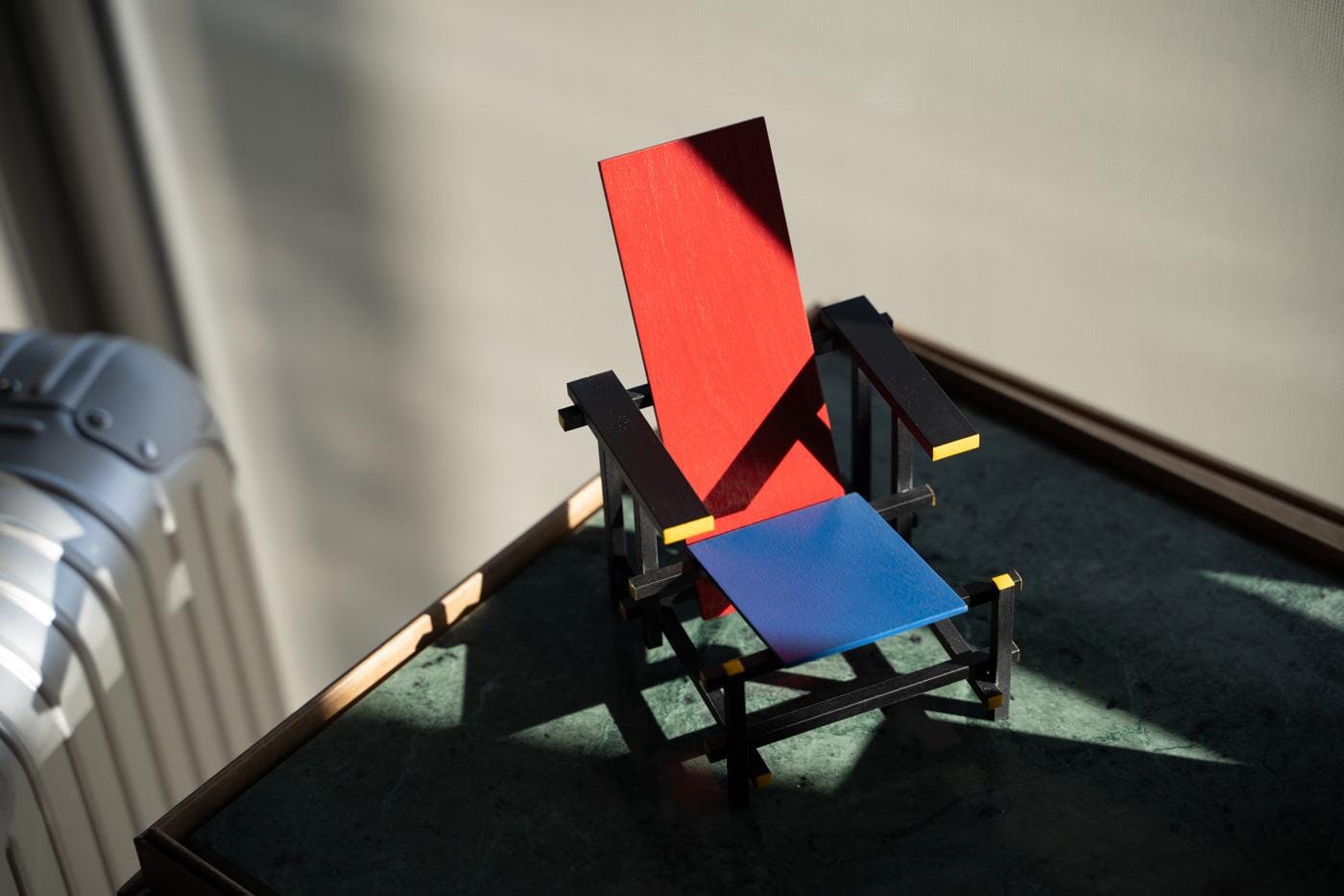 Vitra Miniatures Rood blauwe stoel Gerrit Rietveld, 1918 - Arbitro